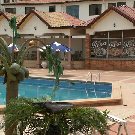 True Vine Hotel Kumasi Bagian luar foto