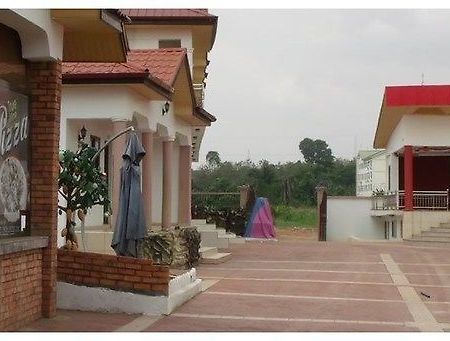 True Vine Hotel Kumasi Bagian luar foto