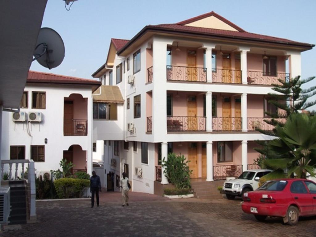 True Vine Hotel Kumasi Bagian luar foto