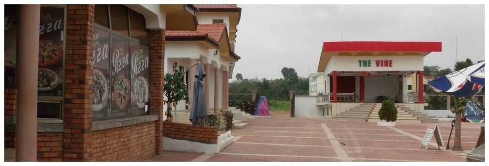 True Vine Hotel Kumasi Bagian luar foto